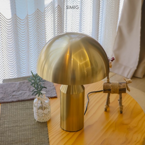 Lampe de table moderne en métal Atollo pour chambre à coucher
