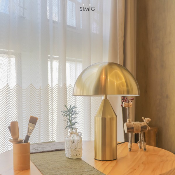 Lampe de table moderne en métal Atollo pour chambre à coucher