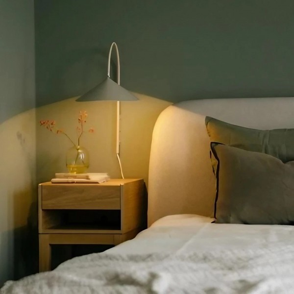 Leaf Shape Arum Swivel Metal Wall Lamp