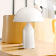 Lampe de table moderne en métal Atollo pour chambre à coucher