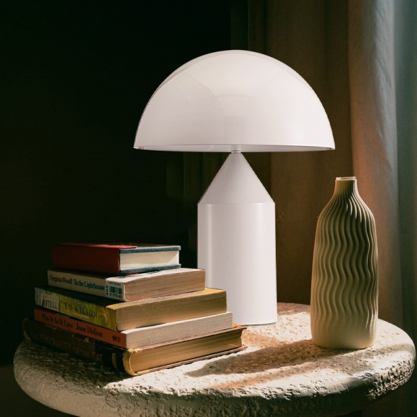 Lampe de table moderne en métal Atollo pour chambre à coucher