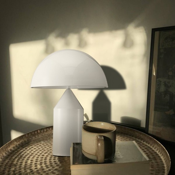 Lampe de table moderne en métal Atollo pour chambre à coucher