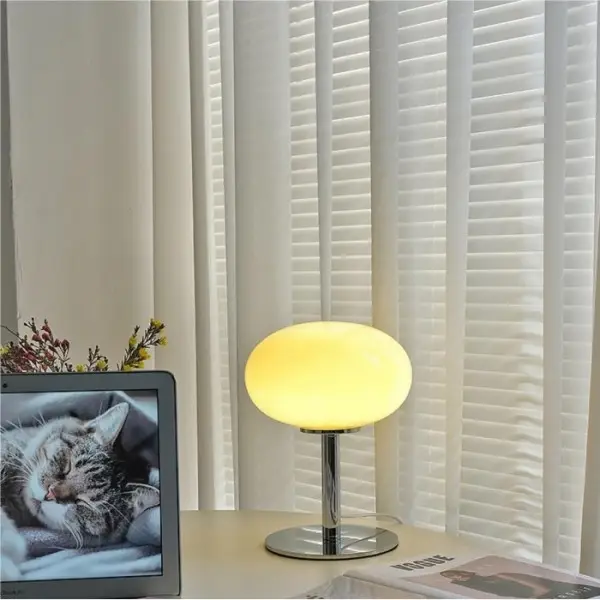 Minimalistyczna szklana lampa stołowa Bauhaus S20