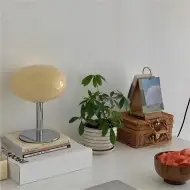 Minimalistyczna szklana lampa stołowa Bauhaus S20