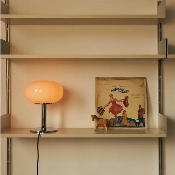 Minimalistyczna szklana lampa stołowa Bauhaus S20