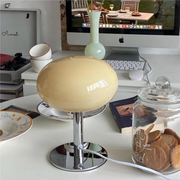 Minimalistyczna szklana lampa stołowa Bauhaus S20