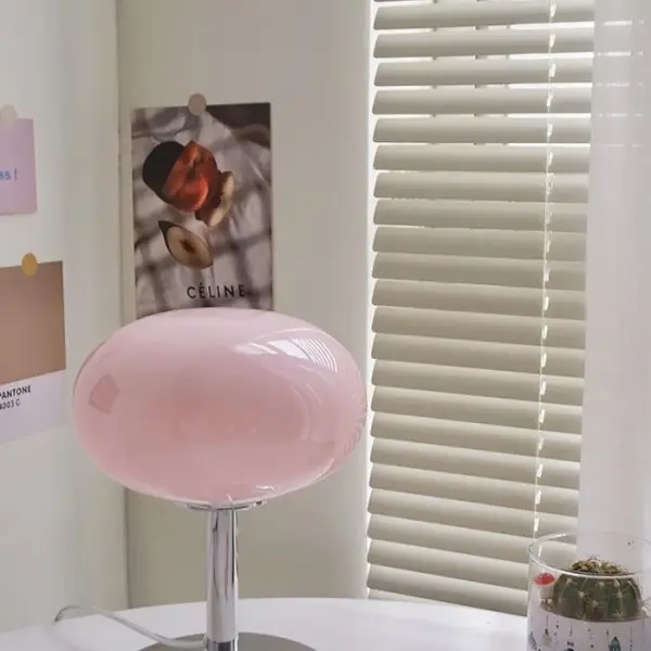 Minimalistyczna szklana lampa stołowa Bauhaus S20