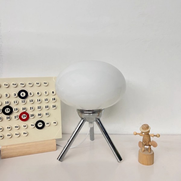 Bauhaus Glass Tripod Table Lamp For Bureau S25