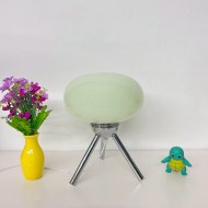 Bauhaus Glass Tripod Table Lamp For Bureau S25