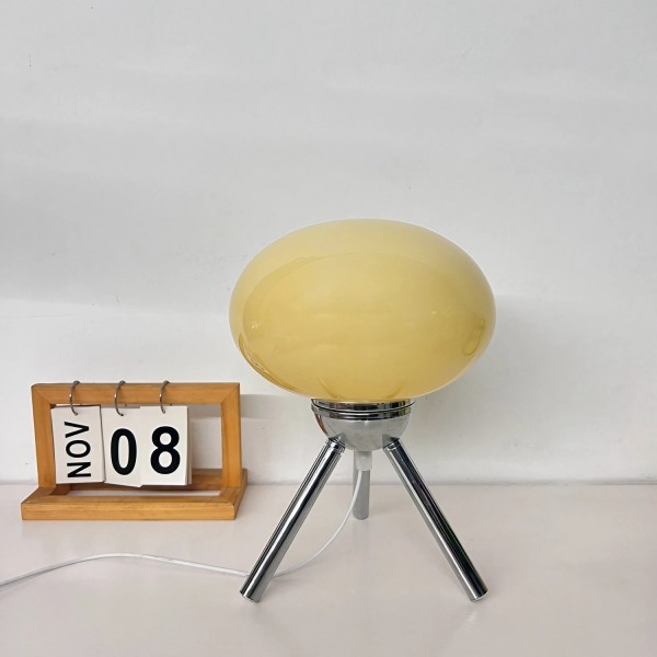 Bauhaus Glass Tripod Table Lamp For Bureau S25