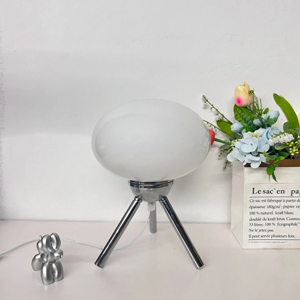 Bauhaus Glass Tripod Table Lamp For Bureau S25