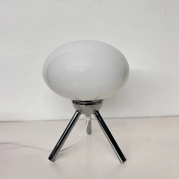 Bauhaus Glass Tripod Table Lamp For Bureau S25