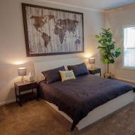 Wood Tripod Bedside Table Lamp With Grey Linen Lampshade S70