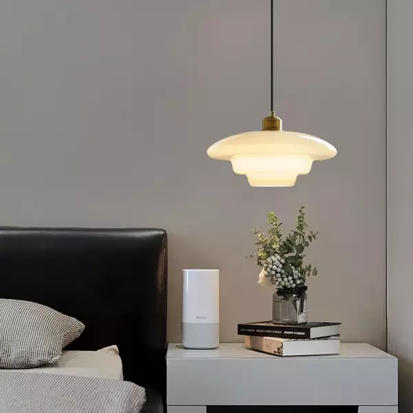 Mid-Century Art -maitovalkoinen lasinen riippuvalaisin S81
