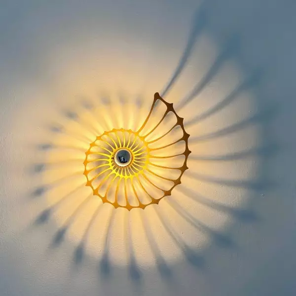 LED-Wandleuchte mit Schattenwurf aus Holz S87