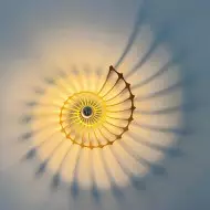 LED-Wandleuchte mit Schattenwurf aus Holz S87