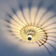 LED-Wandleuchte mit Schattenwurf aus Holz S87