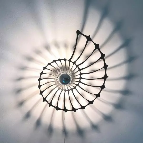 LED-Wandleuchte mit Schattenwurf aus Holz S87