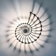 LED-Wandleuchte mit Schattenwurf aus Holz S87