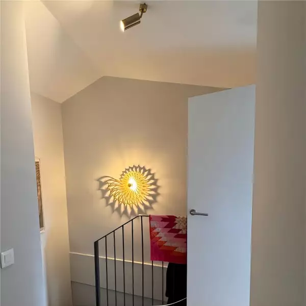 LED-Wandleuchte mit Schattenwurf aus Holz S87