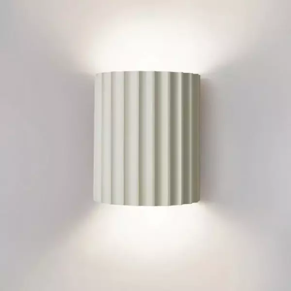 Scandinavian Ribbed Resin Fluted Wall Lamp S92