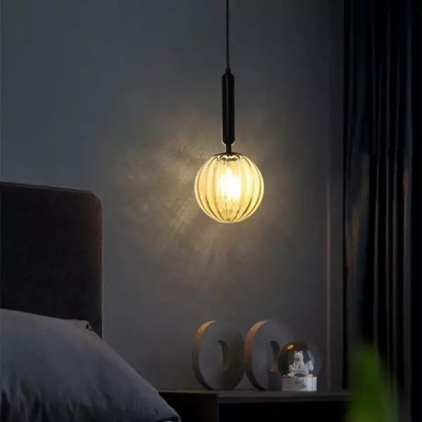 Pohjoismainen lasimaalauspalloriippuvalaisin S117