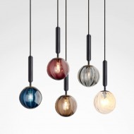 Pohjoismainen lasimaalauspalloriippuvalaisin S117