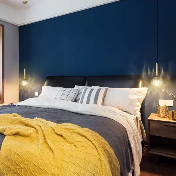 Pohjoismainen lasimaalauspalloriippuvalaisin S117