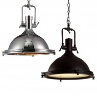 Hängelampe aus Metall im Industrie-Landhausstil