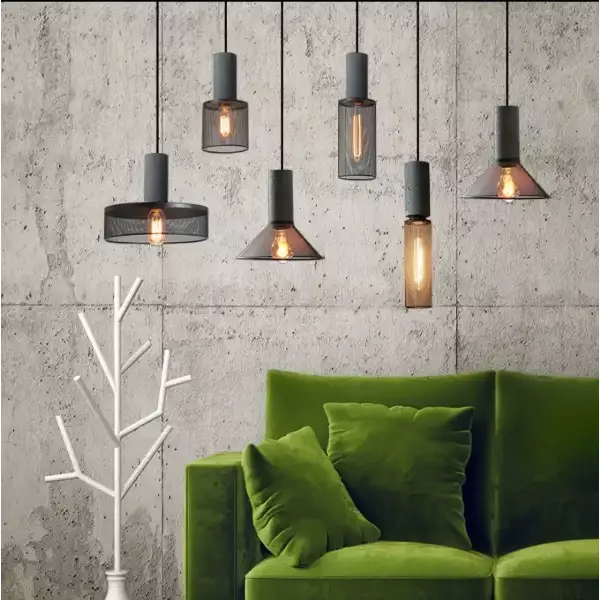 Pendellampe i sementnett M81