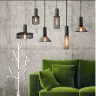 Pendellampe i sementnett M81