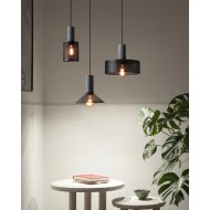 Pendellampe i sementnett M81