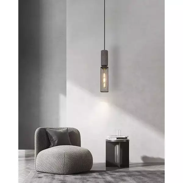 Pendellampe i sementnett M81