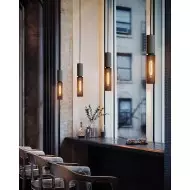 Pendellampe i sementnett M81