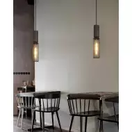 Pendellampe i sementnett M81