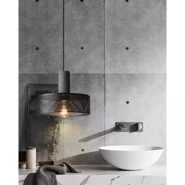 Pendellampe i sementnett M81