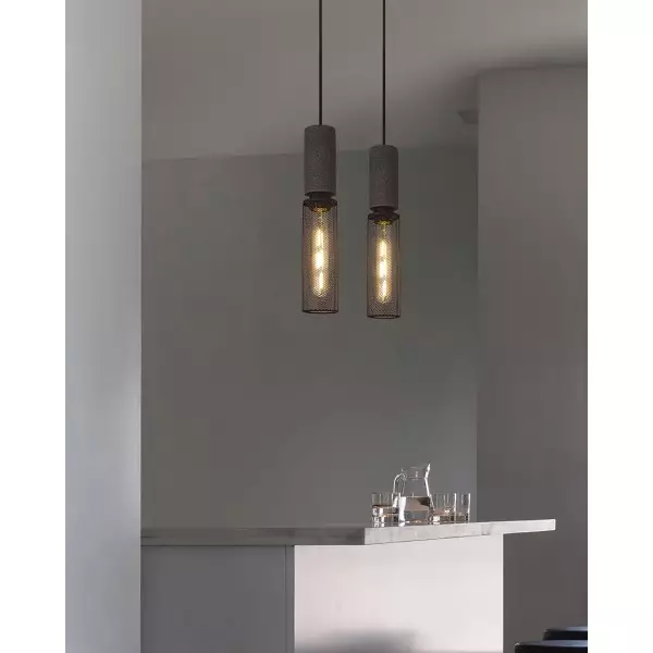 Pendellampe i sementnett M81