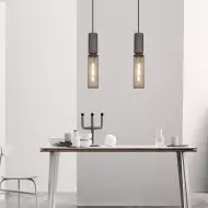 Pendellampe i sementnett M81