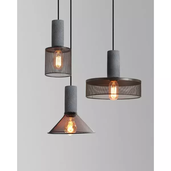 Pendellampe i sementnett M81