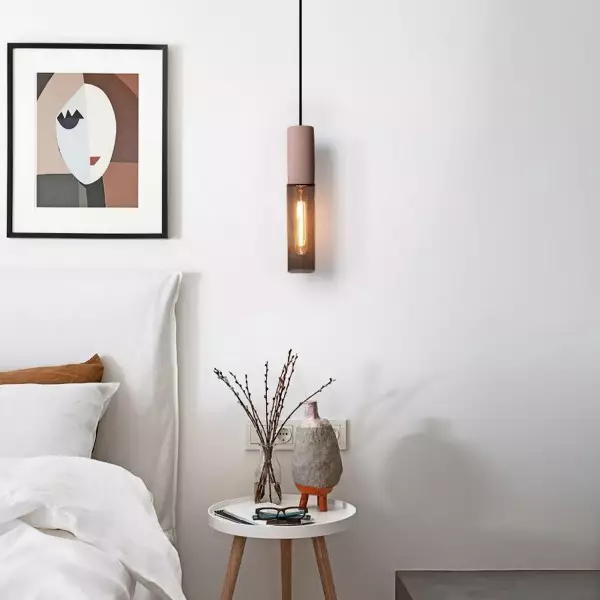 Pendellampe i sementnett M81