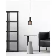 Pendellampe i sementnett M81