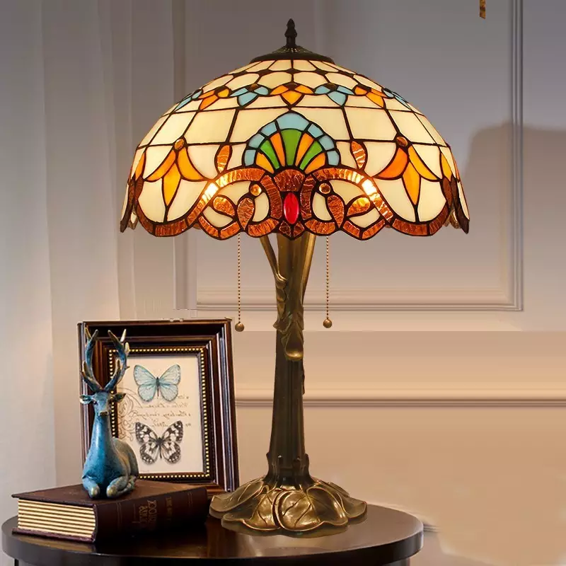 Lampada da tavolo in vetro dipinto