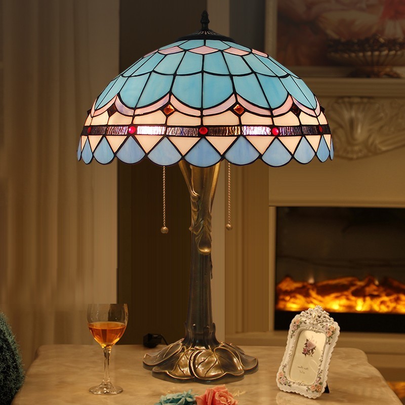 Lampada da tavolo in vetro dipinto