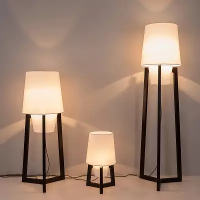 Modern enkel kinesisk stil golvlampa i massivt trä M150