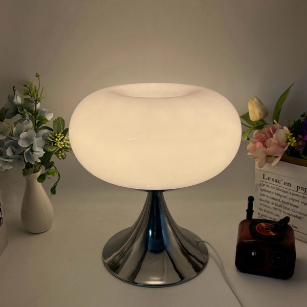 Bauhaus Szklana lampa stołowa LED w kształcie jabłka S137