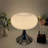 Bauhaus Szklana lampa stołowa LED w kształcie jabłka S137