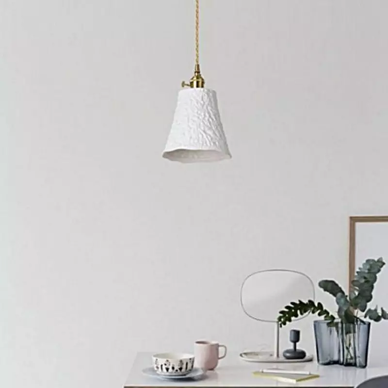 Série de pendentifs en laiton et céramique