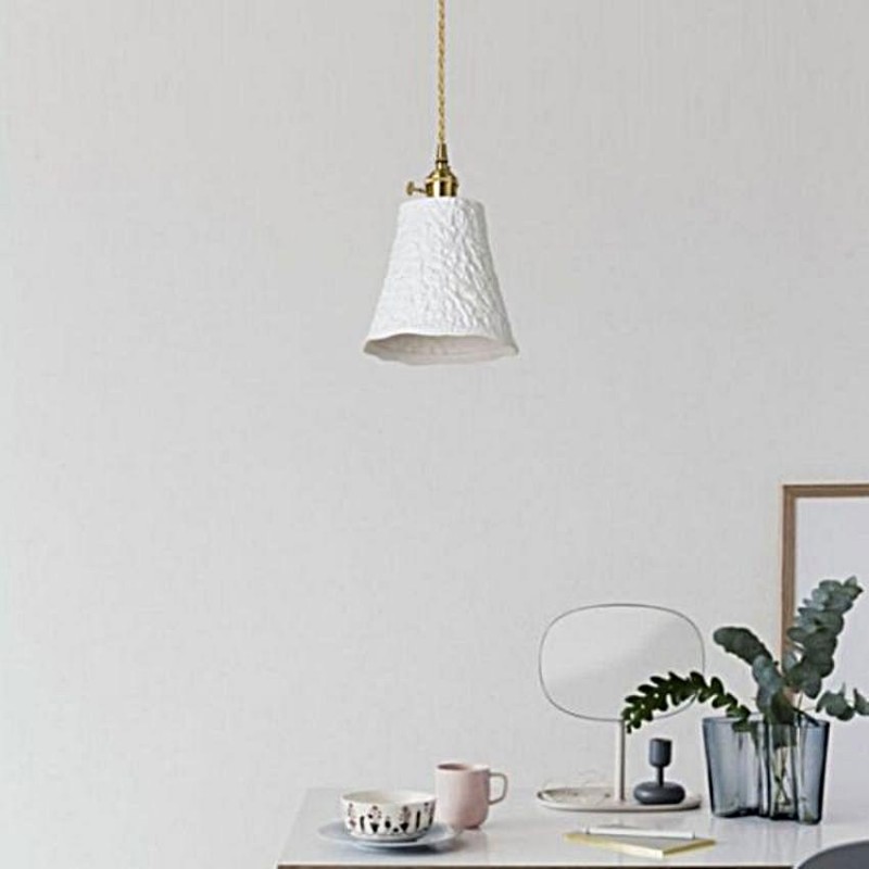 Seria ceramicznych zawieszek z mosiądzu