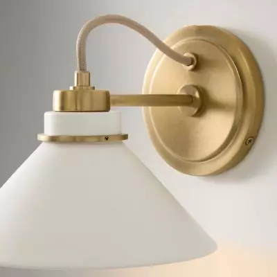 Aurenza Sconce – Vägglampa i lantlig stil med metalldetaljer för mysiga utrymmen T226