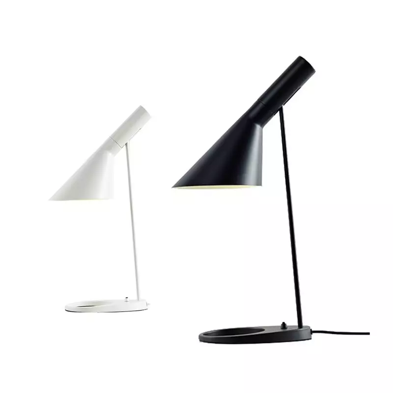 Dansk Retningsbestemt Asymmetrisk Bordlampe i Metal S12